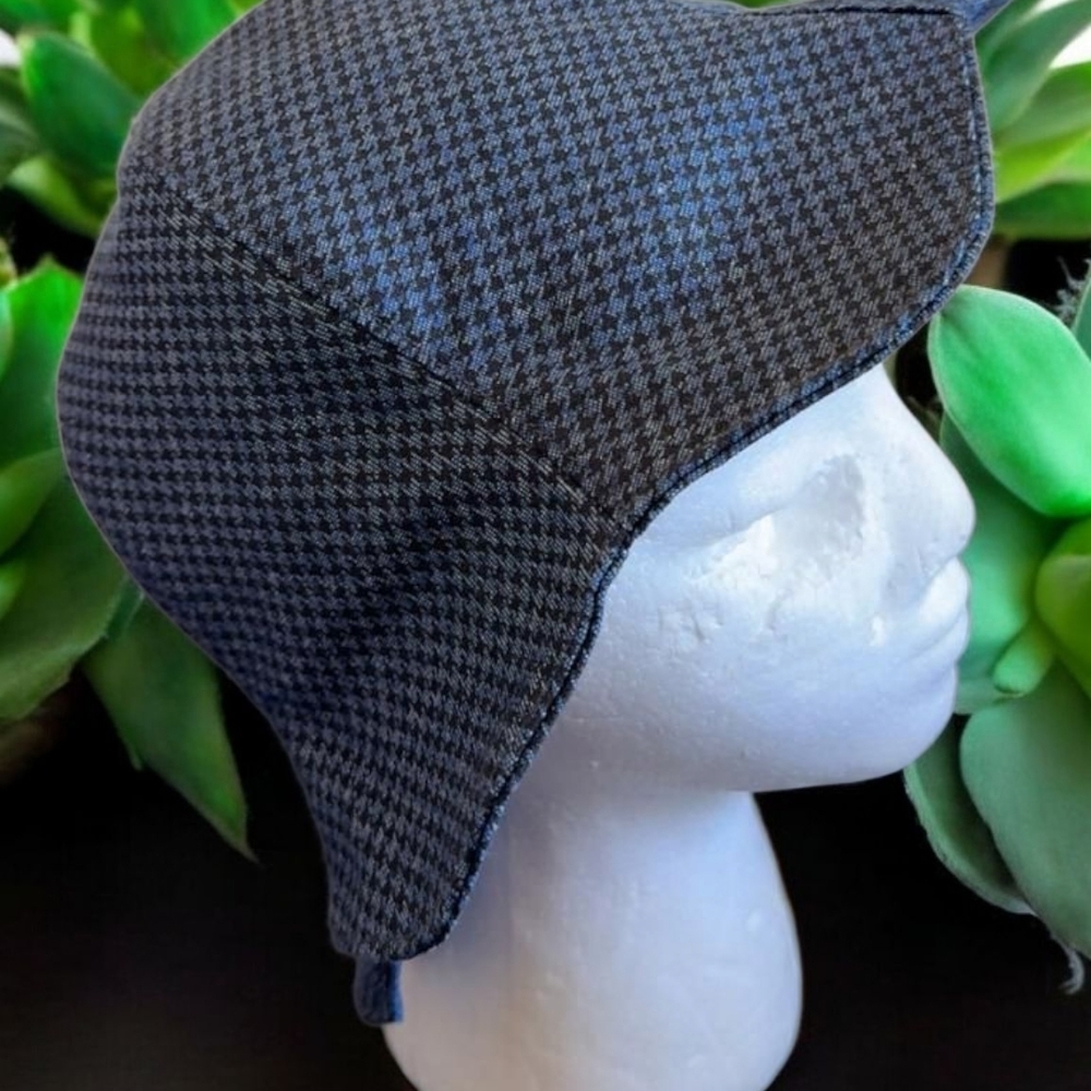 Stylish Kids' Black and Gray Houndstooth Hat